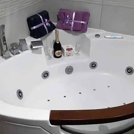 Lux With Jacuzzie In Flatiron * 斯科普里